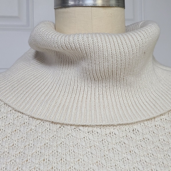 Sweater - Picture 5 of 6